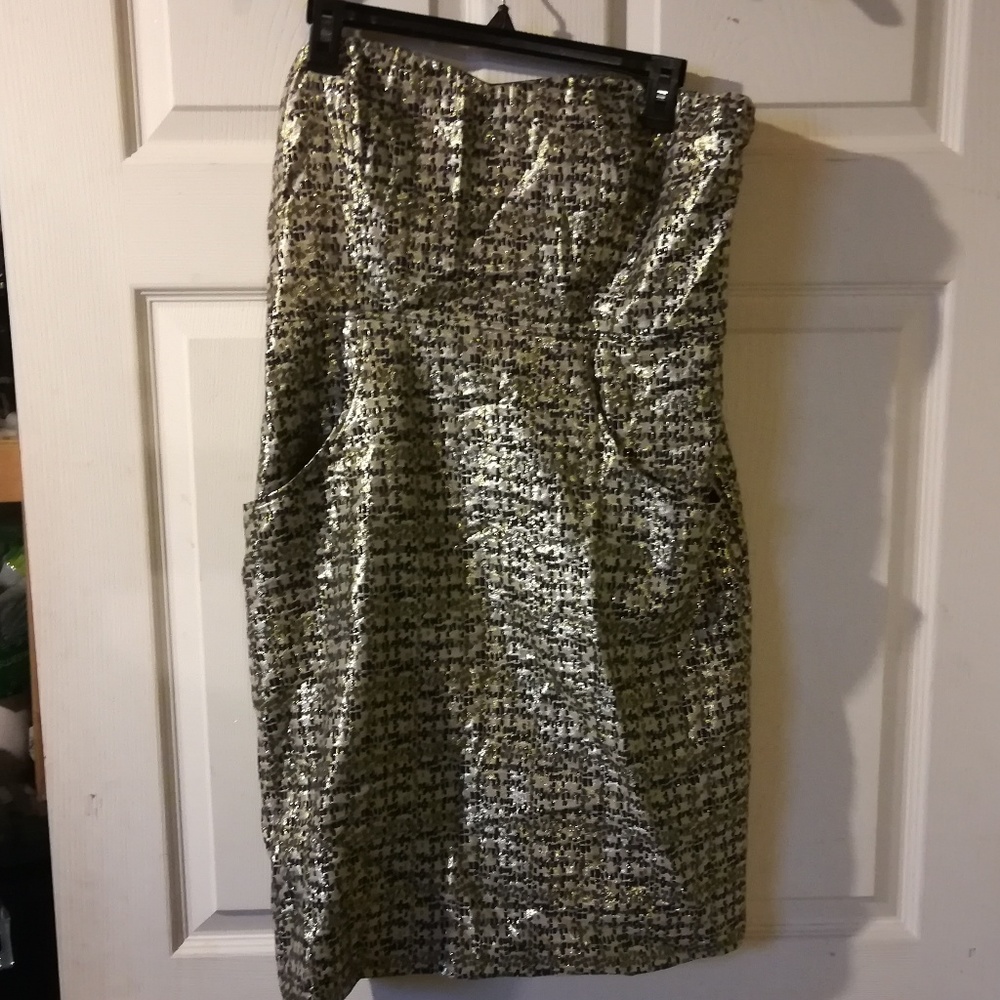 MOVING SALE Strapless shiny dress with POCKETS